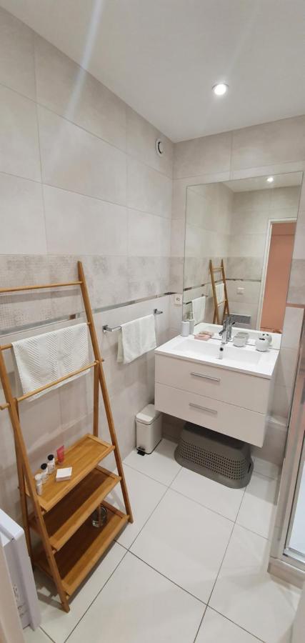 Le Lodge, T2 Classe 3 Etoiles Avec Jardin, Parking, Piscine & Mer A 2 Pas Menton Exteriér fotografie